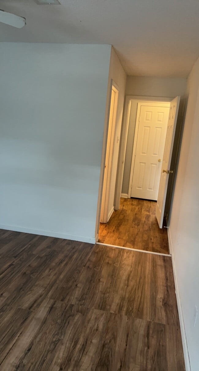 Building Photo - 100 Rebel Land Cir