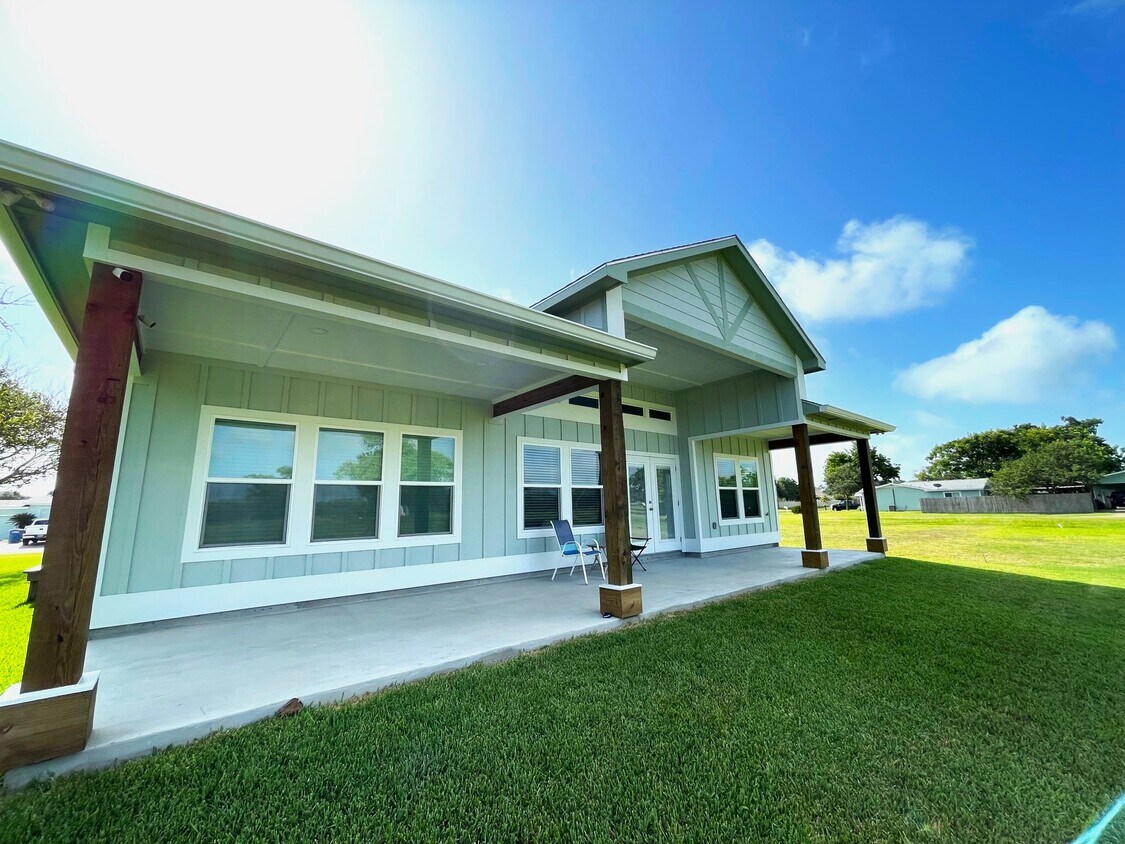 1311 Omohundro St, Rockport, TX 78382 House Rental in Rockport, TX