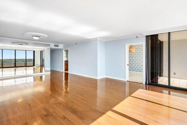 Foto del edificio - 529 S Flagler Dr