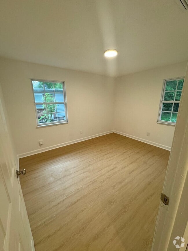 Building Photo - 2611 Sunny Acres Dr N
