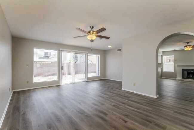 Building Photo - 8037 W Corrine Dr