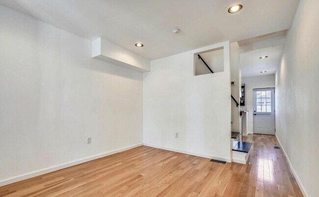 Foto del edificio - 3422 Roland Ave