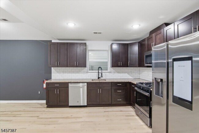 Building Photo - 67 S 13th St