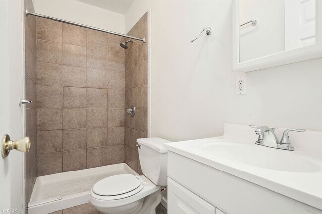 Foto del edificio - 3 br, 1 bath Triplex - 1616 WILLINGTON ST ...