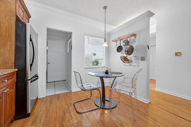 Building Photo - 6070 Sunny Manor Ct