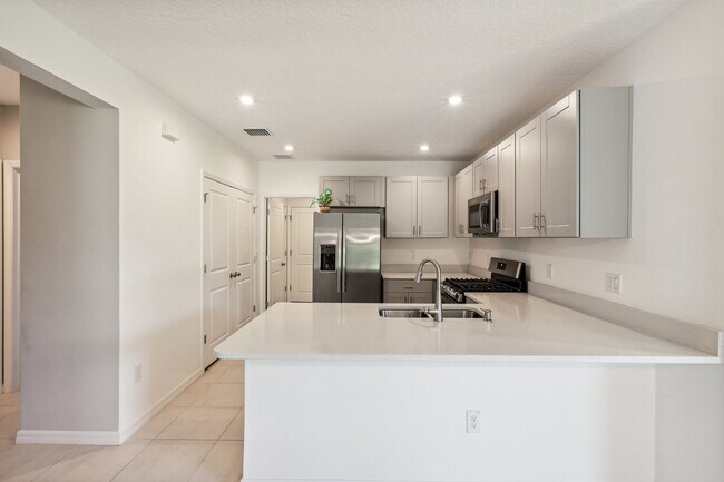 Building Photo - 5947 Maidenstone Way