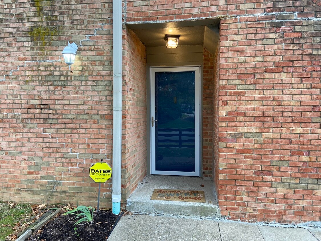 421 Redding Rd Unit 1, Lexington, KY 40517 Apartments in Lexington