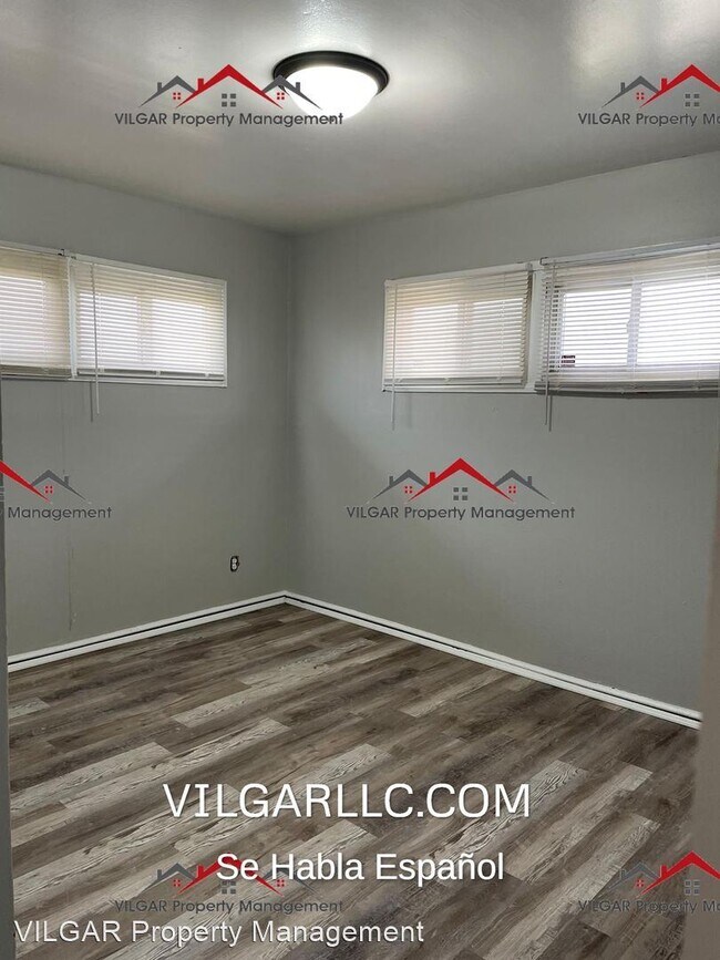 Building Photo - 3 br, 1 bath House - 4401 W 21st Pl