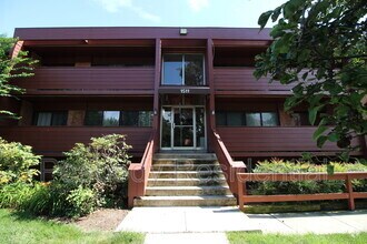Building Photo - 1511 S George Mason Dr