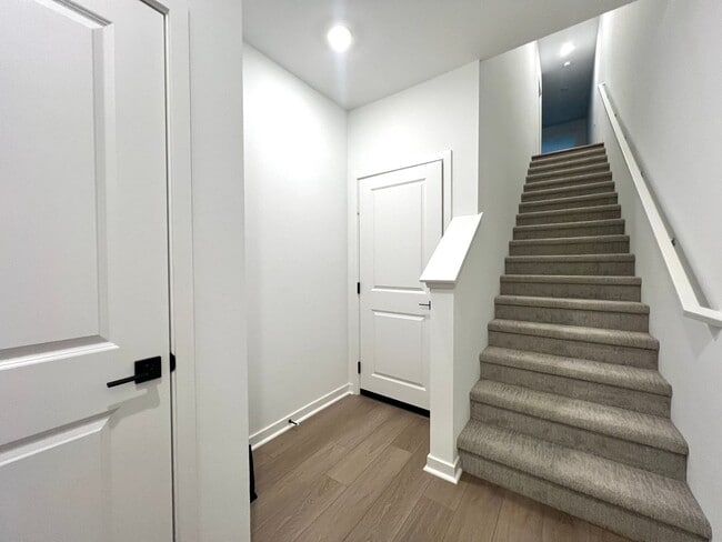 Foto del edificio - Brand New Built 3 Story 2 Bed 2.5 Bath Condo in Eastvale!