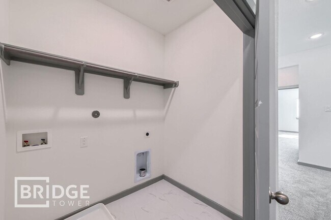 Foto del edificio - 33171 Oak Hts Pl