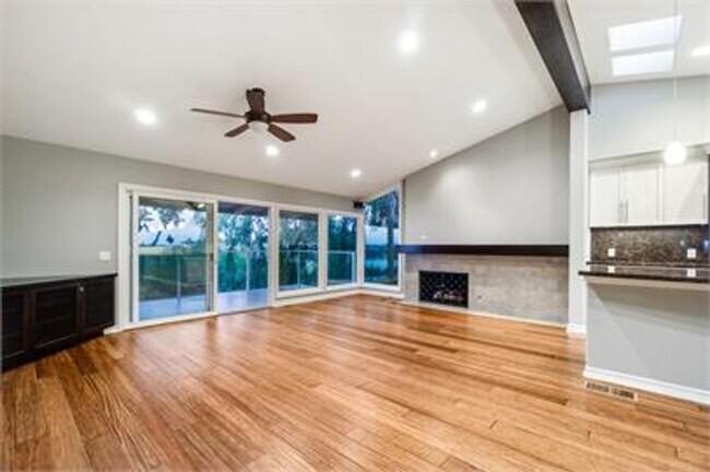 Building Photo - Large 5 bed Masterpiece Home with Back Bay...