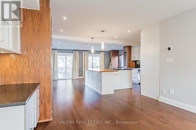 Photo du bâtiment - 30 Bernice Ave