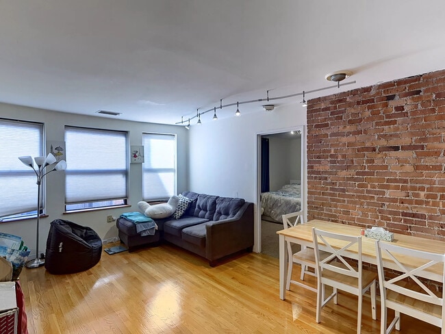 Building Photo - 111 Gainsborough St