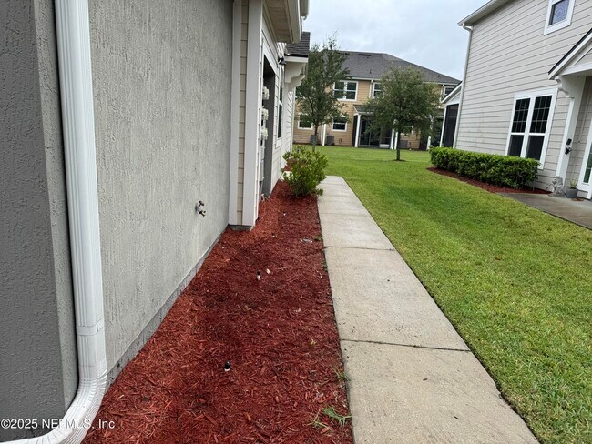 Building Photo - 398 Richmond Dr