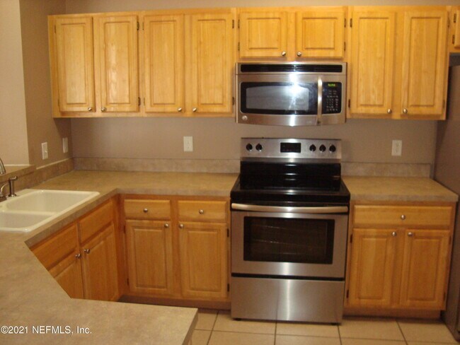 Building Photo - 3750 Silver Bluff Blvd