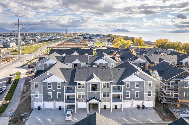 Building Photo - 323 W 435 N