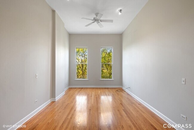 Foto del edificio - 1875 N Milwaukee Ave