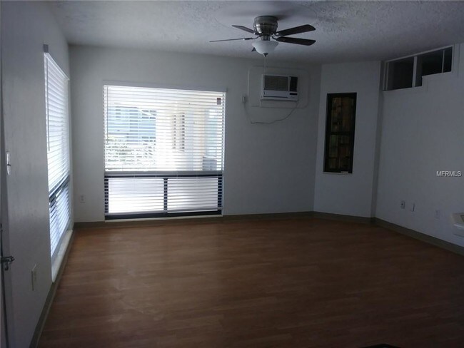 Building Photo - 145 10th Ave N