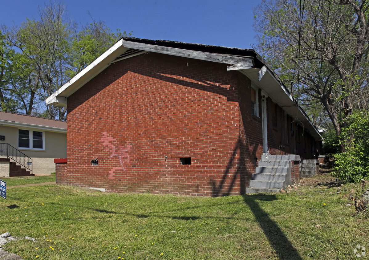 Building Photo - 1304 Ireland St