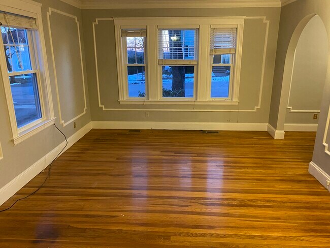 Foto del edificio - 132 Lakeview Ave