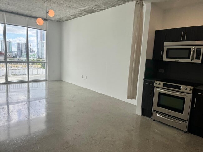 Building Photo - Cynergi Lofts at Wynwood