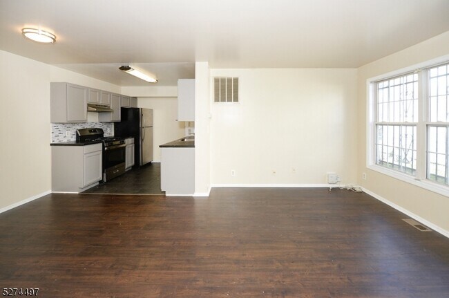 Building Photo - 444 S 7th St