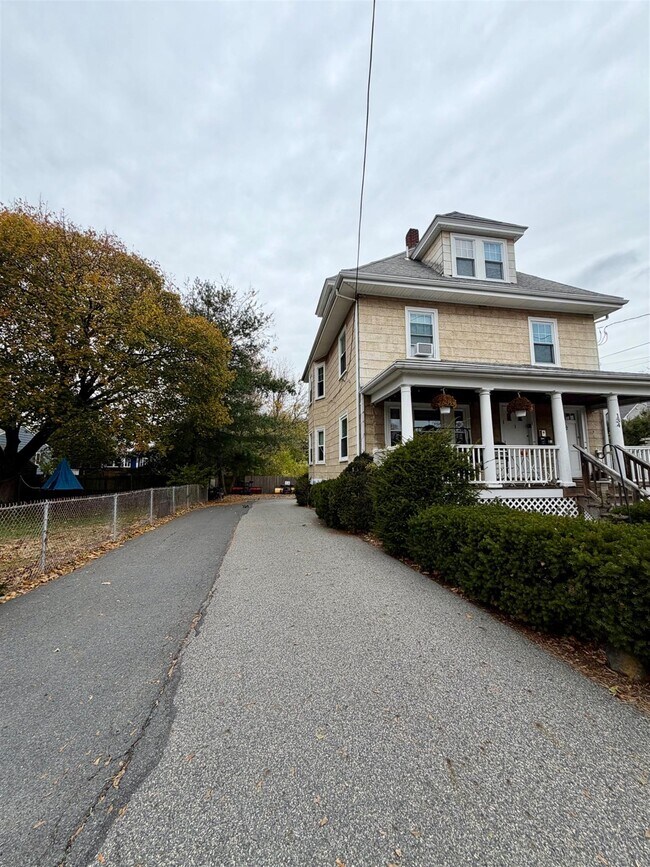 Foto del edificio - 134 N Union St