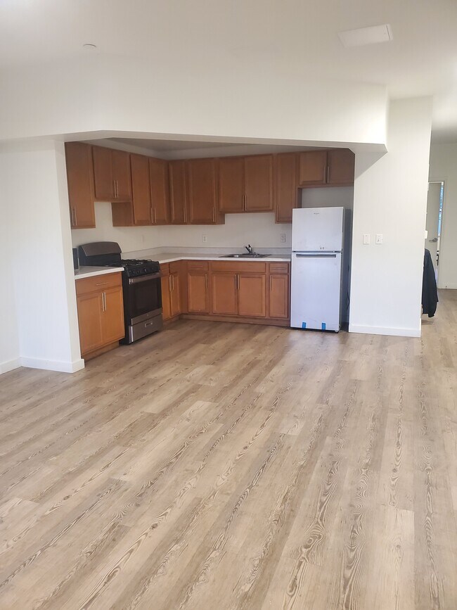 Foto del edificio - 668 Snediker Ave