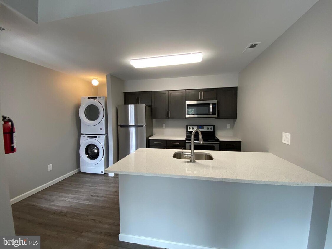 142 Ashton Ct, West Deptford, NJ 08051 Room for Rent in West Deptford