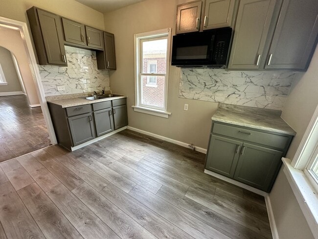 Building Photo - Stunning 2 bedroom Accepting Section 8