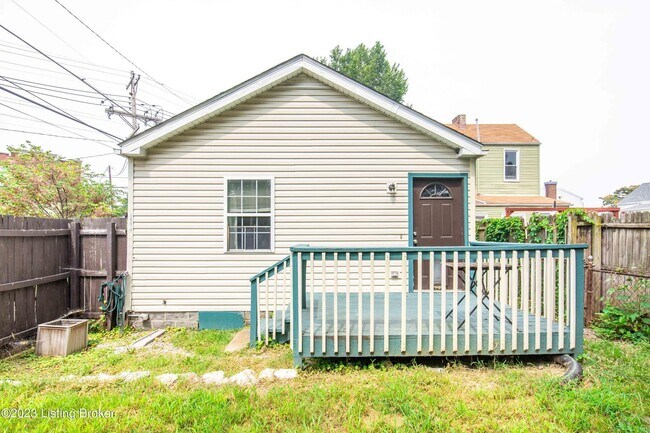 Parte trasera de la casa - 1415 S Shelby St