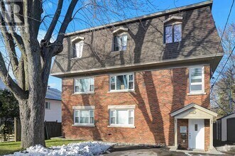 Building Photo - 155-155 Clare St
