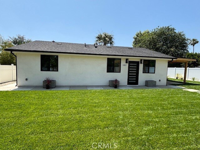 Foto del edificio - 21803 Chatsworth St