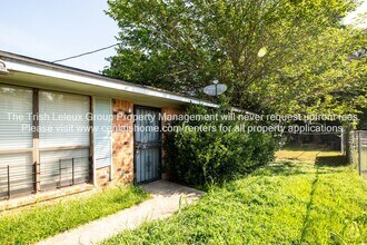 Building Photo - 609 20th St