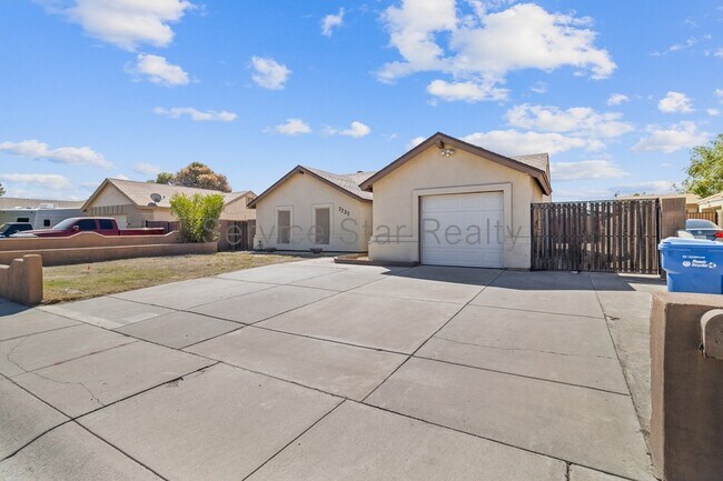 Foto del edificio - 7737 W Hazelwood St