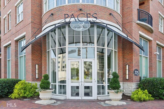 Foto del edificio - 325 East Paces Ferry Rd NE