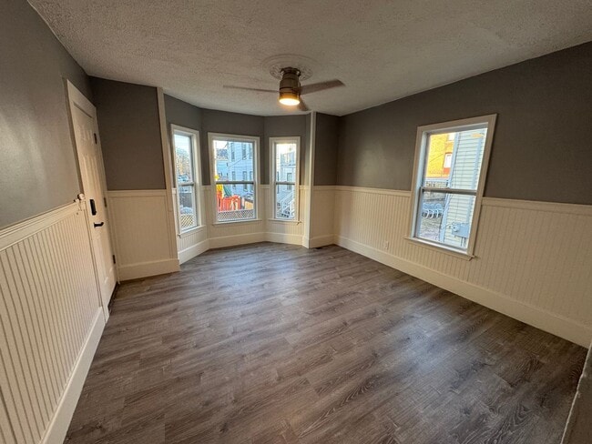 Building Photo - 14 Hillside St