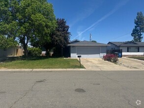 Building Photo - 2068 Glengary Dr