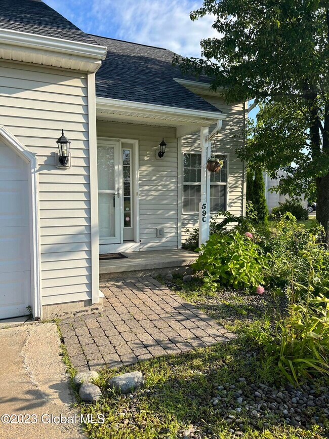 59 Raylinsky Ln, Halfmoon, NY 12188 Townhome Rentals in Halfmoon NY