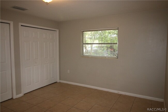 Building Photo - 13 S Washington St