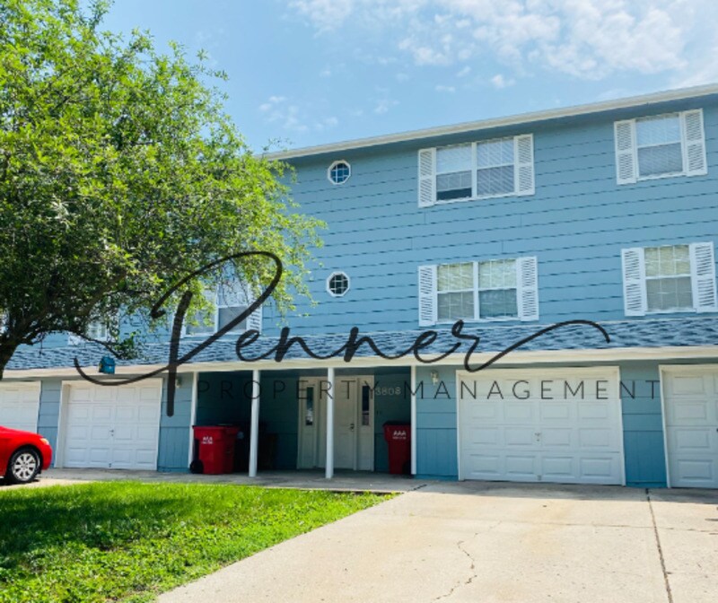Foto principal - 3808 SW 8th St. Terrace