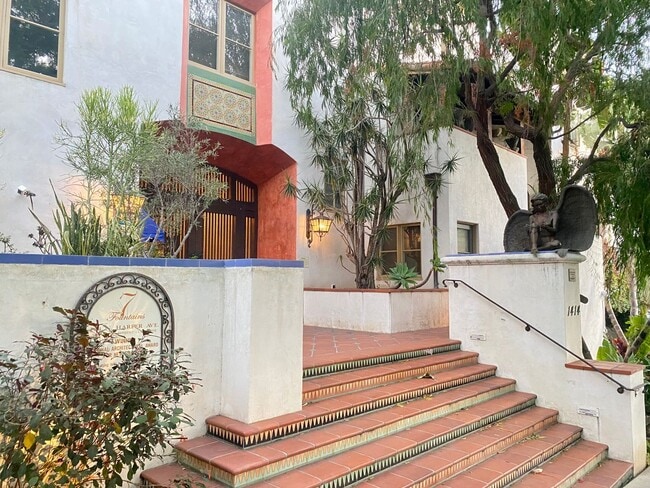 Foto del edificio - 1414 N Harper Ave