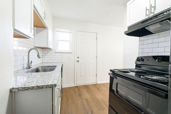 Foto del edificio - 4040 Halsey Pl