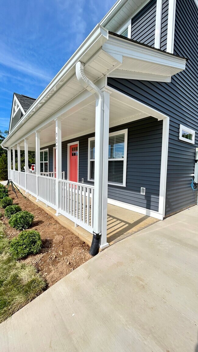 907 Old Vinton Mill Rd NE, Roanoke, VA 24012 Townhome Rentals in