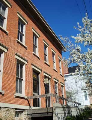 Building Photo - 36-38 E Hollister St