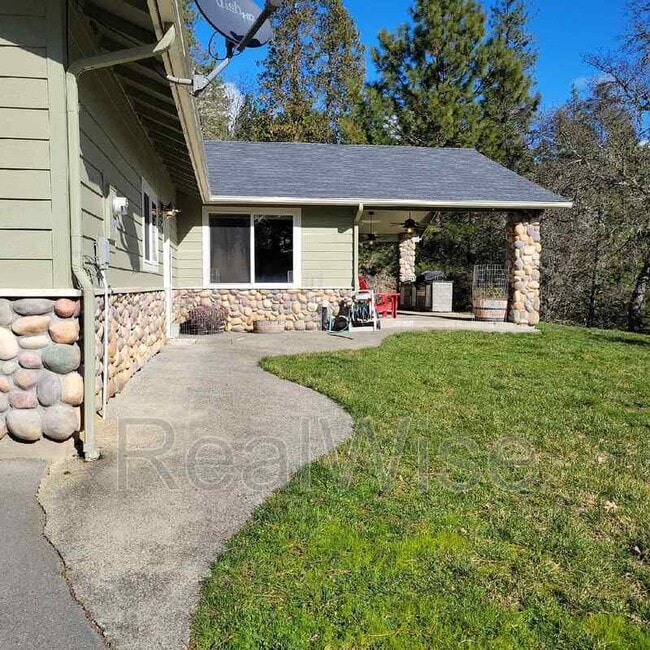 Building Photo - 373 Donet Ln