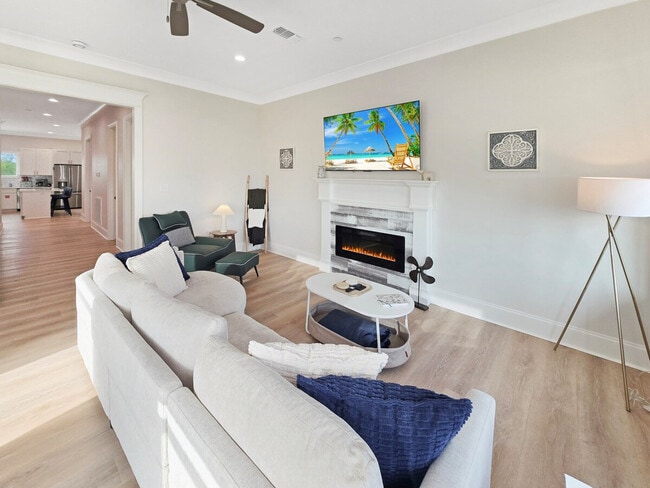 Building Photo - 996 Beach Blvd W