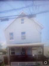 Building Photo - 325 Pershing Ave