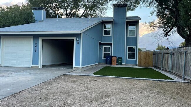 Foto del edificio - 10410 Golden Meadow Dr